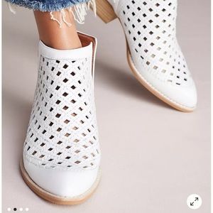 Jeffrey Campbell White Leather Lasercut Ankle Booties Sz 7.5 Cutout